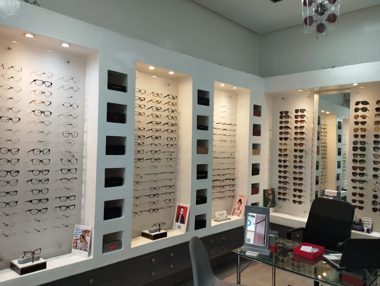 Intérieur de la boutique CapitalVue à Casablanca